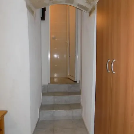 Stathis بيت شباب