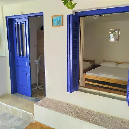 بيت شباب Stathis *