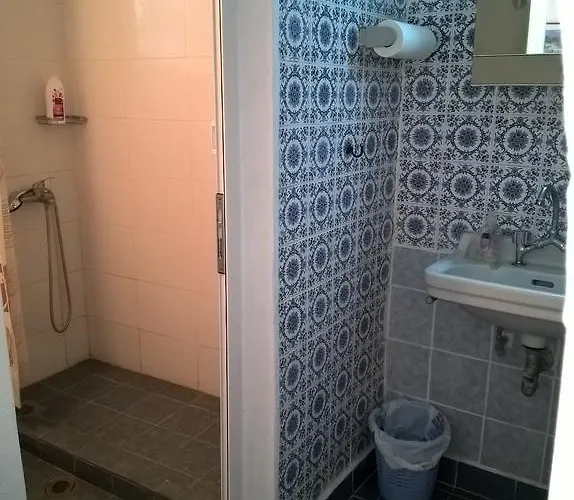 斯塔西斯旅舍 *