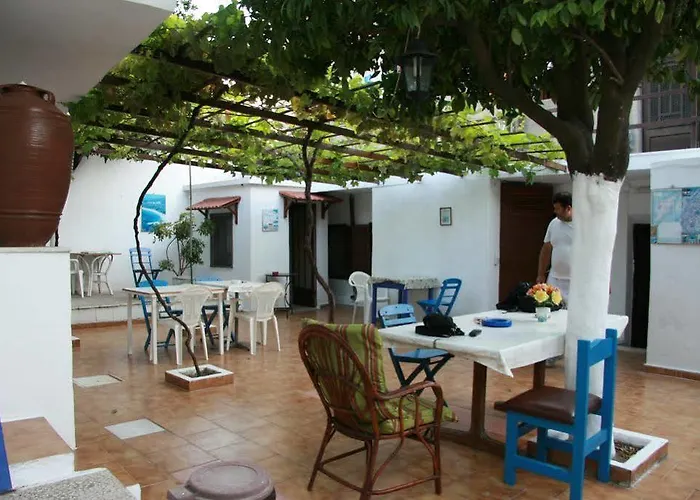 旅馆 斯塔西斯旅舍 Rhodes City