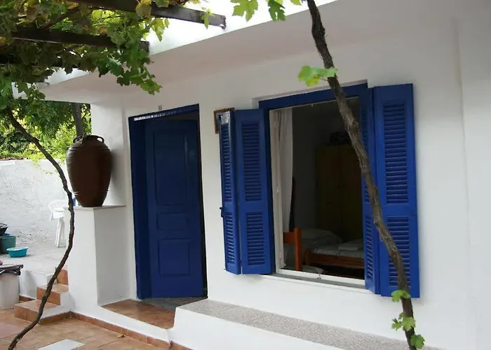 斯塔西斯旅舍 *