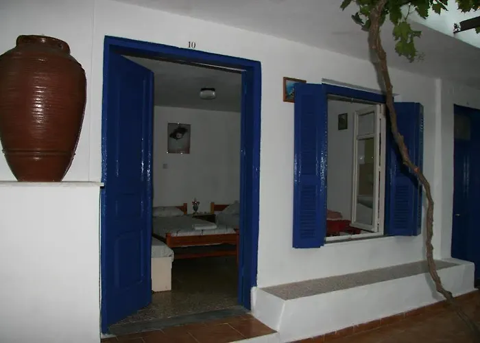 斯塔西斯旅舍 *