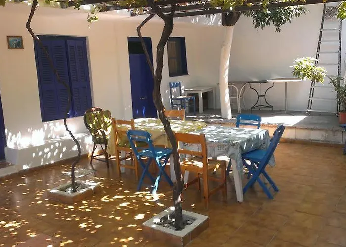 斯塔西斯旅舍 *